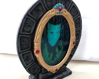 (D1) $75- WDCC Snow White's Evil Queen's Magic Mirror What Wouldst Thou Know, My Queen? No box or COA- 11”H