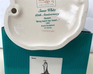 (D2) $20 Evil Queen “Bring back her heart” 1997 Event Sculpture *Chip on crown* 9.25” H- w/Box- NO COA