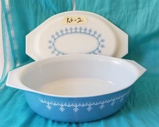 KIT-2 ($25) Vintage Pyrex Garland "Snowflake" 2.5qt covered casserole.  No flaws noted.  