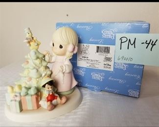 PM-44 ($45) Precious Moments Pinnochio #690010 "When you Wish Upon a Star".  Comes in original box.  No flaws noted.