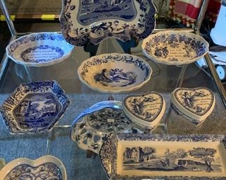 A shelf of small Spode trays and bowels