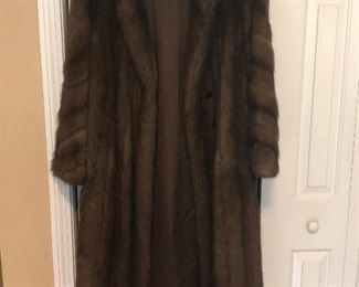 $450 Sprei Mink Coat Size Large