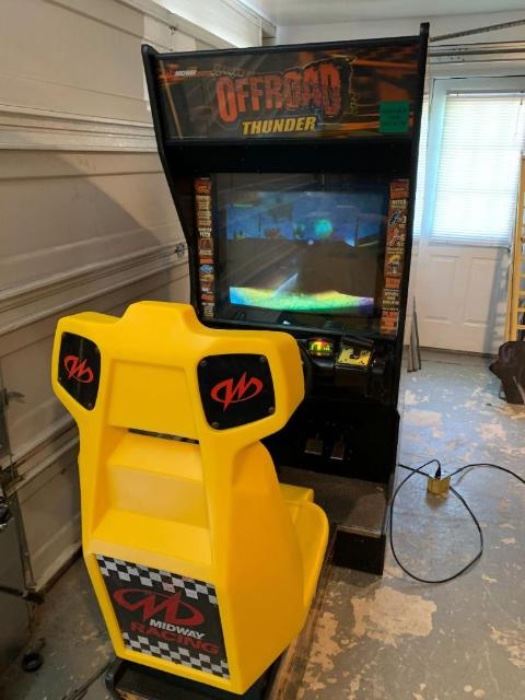 OFF ROAD THUNDER RACING ARCADE GAME