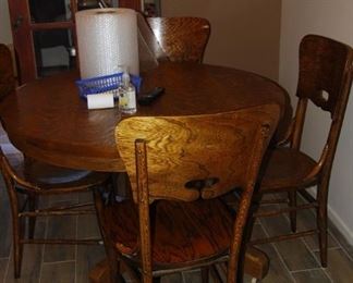 OAK TABLE WITH 5 CHAIRS