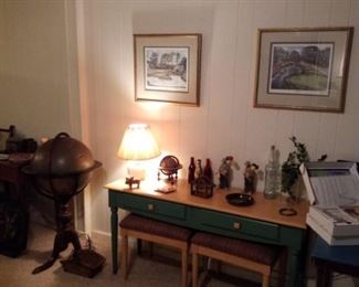 Painted console table with 2 upholstered benches by Ethan Allen, 2 golf-themed wall art 