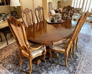 Gorgeous Dining room table with 8 chairs and 2 leaves with table pad, area rug