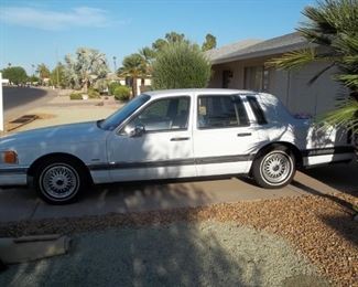 1990  Town Car 76874 miles, cold a/c, very nice car for its age.  All electric, everything works .  One owner, always garaged. $3500-00 or best offer.