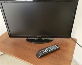 22" Samsung TV with remote