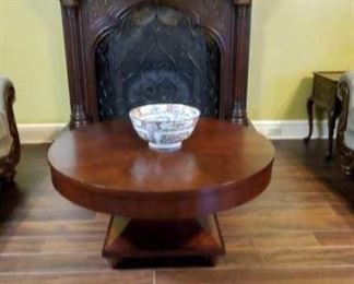 Round pedestal coffee table