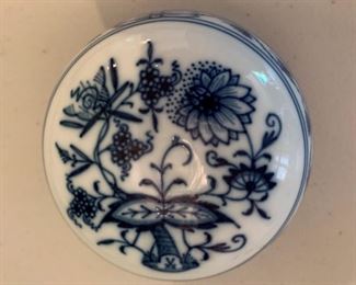 Alternate view - Meissen Blue Onion Jar - $25 - 3.5"