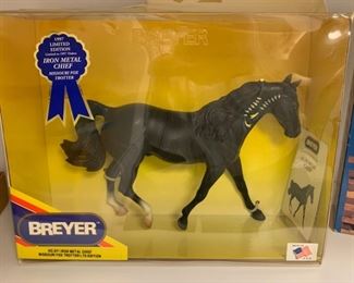 $5 - Horse Measures 11" long