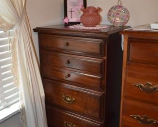 Antique 7 Drawer Dresser ( Beautiful, Narrow and can fit anywhere)