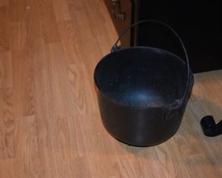 Cast Iron Pot with Bale