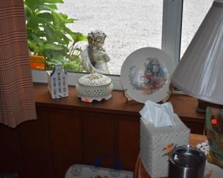 Table Lamp, Collectors Plate and More!