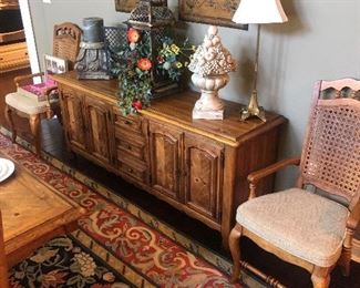 Hand Knotted Vegetable Dyed Rug (Incredible Quality and Colors)  Beautiful Sideboard , Lamp and Decor