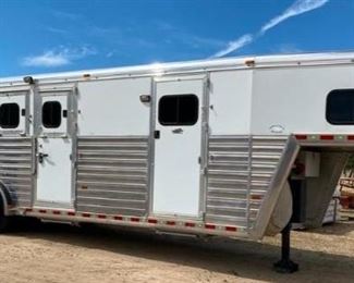 52	

2007 Hart Ultimate Gooseneck Four Horse Trailer( Watch Video )
2007 Hart Gooseneck Four Horse Trailer in great condition.  Has front and versatile back tack or horse compartment. Back compartment can be open to load ATV, tack or horse. All the padding and matting in wonderful shape.  Hydraulic jack. See list of lots of added extra's to trailer in pictures. Height is 7' tall
PTI Plates.
DMV fees: $37 and $70 doc fees  

 	