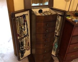 jewelry and jewlery chests