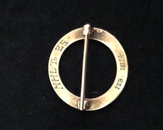 Gold 1914 round pin