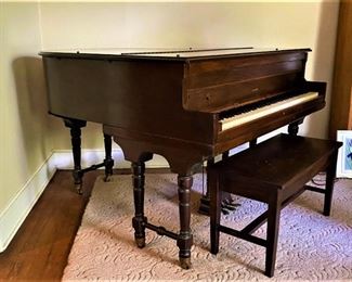 baby grand piano
