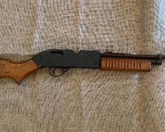 Crosman Power Master 760 Pellet Rifle (see rust on shaft) Accepting offers starting at $35 