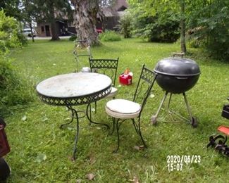 VINTAGER METAL PATIO TABLE & CHAIRS/GRILL