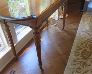  Henredon Console Table
Henredon

