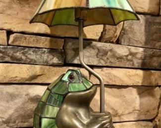 Stained glass frog lamp