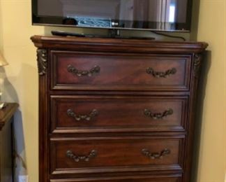 Liberty Chest of Drawers, LG 48” plasma tv