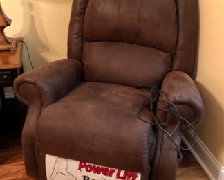 Like new Berkline power lift chair