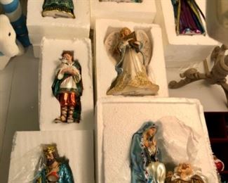 Hawthorne Village Jeweled Nativity Set