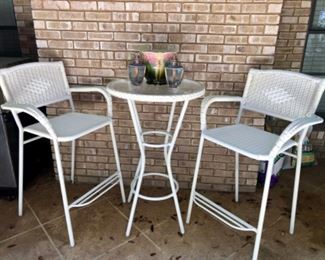 Bistro set, ceramic pots