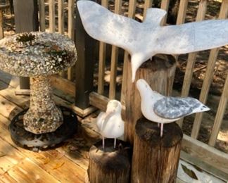 Pelican yard decor, pebble bird feeder