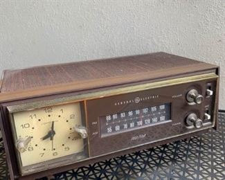 120 GE Clock Radio Vintage