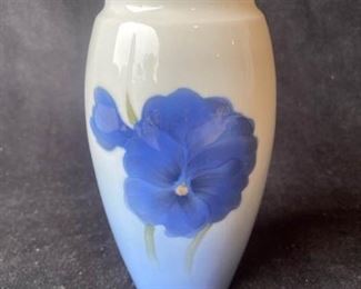 261Beautiful BG Porcelain Vase