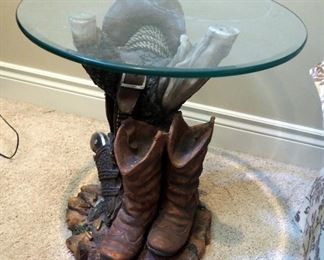 Cast Western Sculpture Accent Table With Round Beveled Glass Top, 21.5" x 20" Round