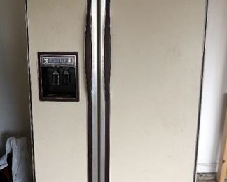Montgomery Ward Side By Side Refrigerator/Freezer Model Number HMG-2494-2 67" x 36" x 30" Powers On