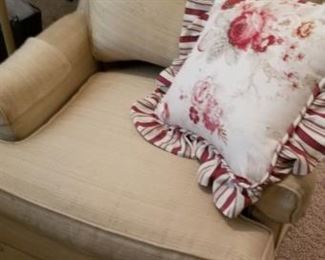 Vintage bourdoir chair