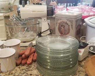 Lots of kitchen goodies