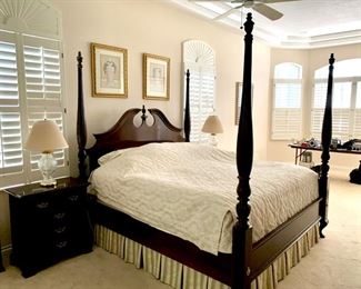 Beautiful Thomasville Old Colony Four Poster Bed and 2 Night Stands