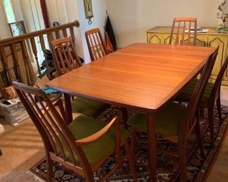 Denmark Table with 6 Chairs 2 Leaves