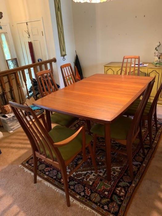 Denmark Table with 6 Chairs 2 Leaves