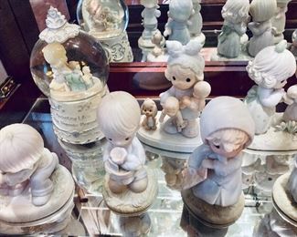 LOTS of Precious Moments!
Huge Precious Moments Collection!