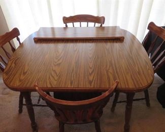 Dining table w/leaf & 4 chairs
