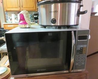 1 of 3 microwaves