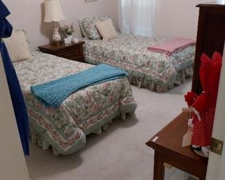 Pr. Twin Mattresses, Vintage Lamps