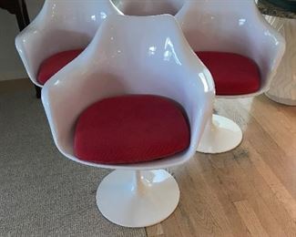 Tulip chairs made in the style of Eero Saarinen