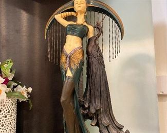 Bronze figurine statue