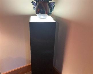 Lighted pedestal/stand