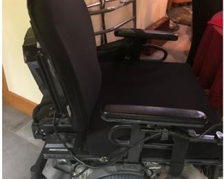 Quantum elevating seat, POWERCHAIR wheelchair with more! Holds weight up to 1500 lbs.