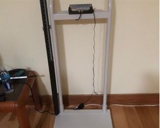 Electronic doctor's scale up to 500 lbs.